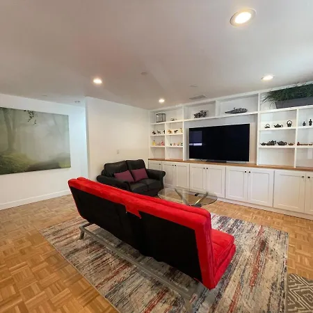 New 3-Br Guesthouse With Free Parking On Prem
